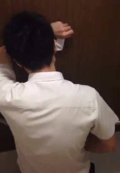 Singapore School boy  caught fapping in public toilet