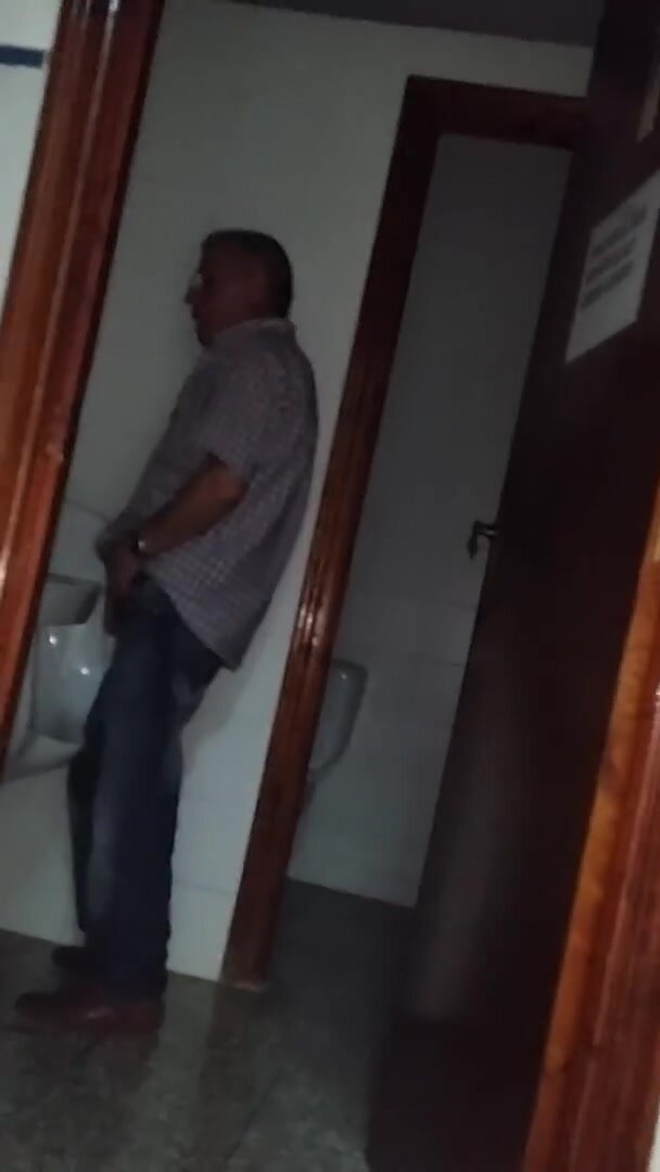 Drunk daddy caught peeing