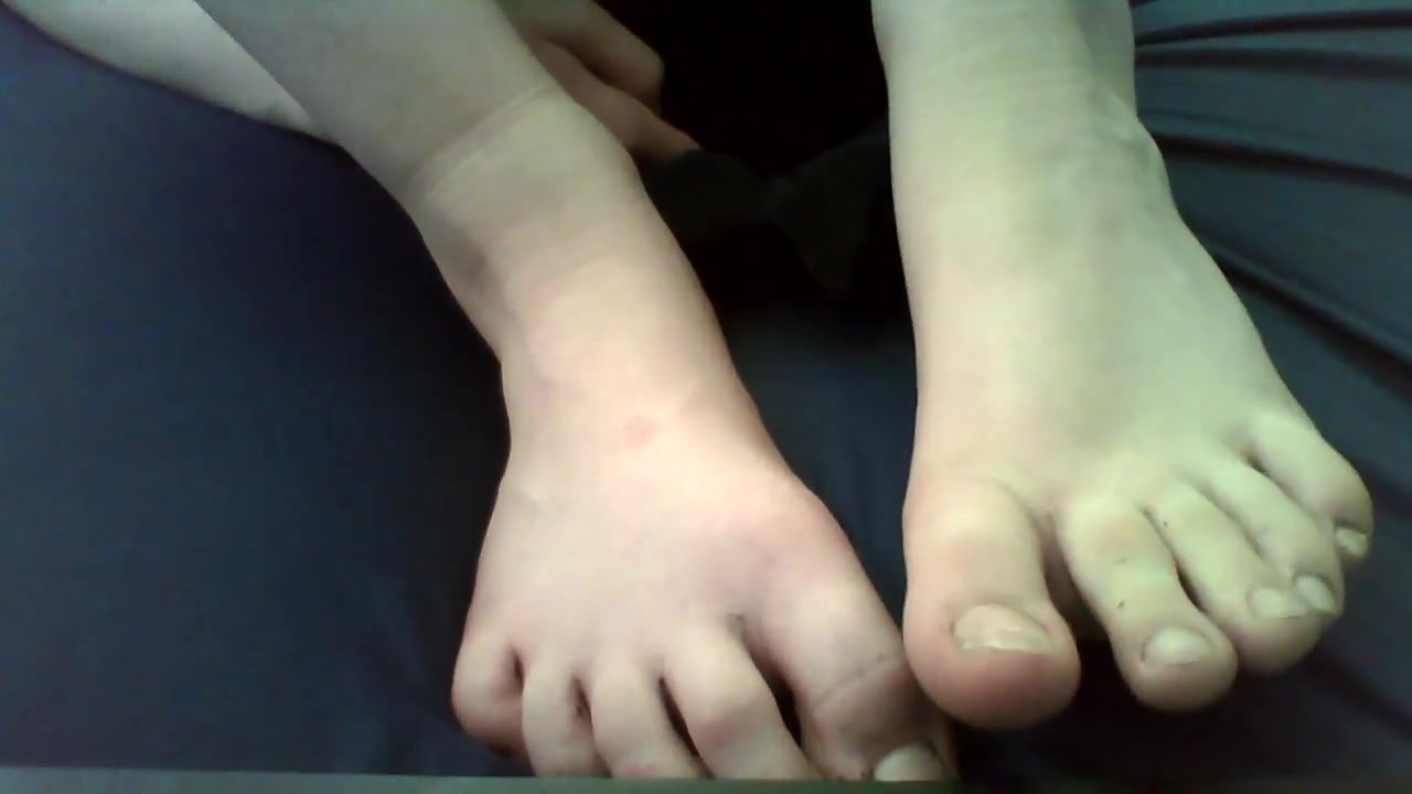 Sexy Wide Boy Feet