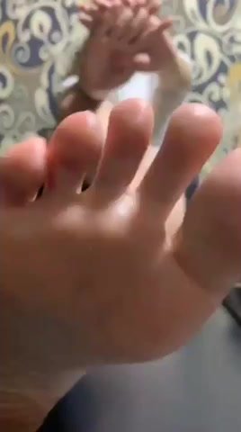 girls foot
