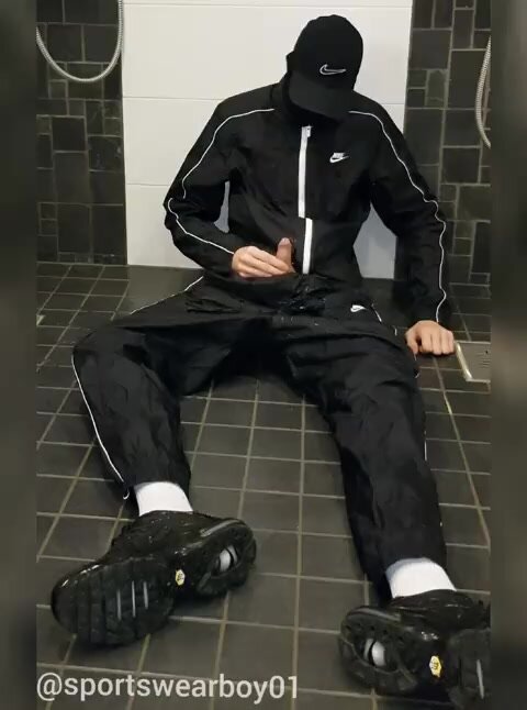 Tracksuit pissing scally