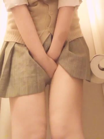 Teen girl pees on her skirt