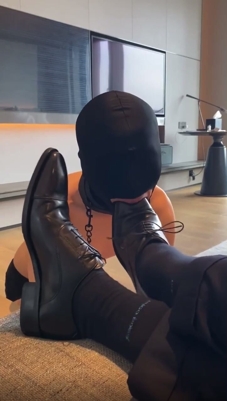 leather shoes - video 6
