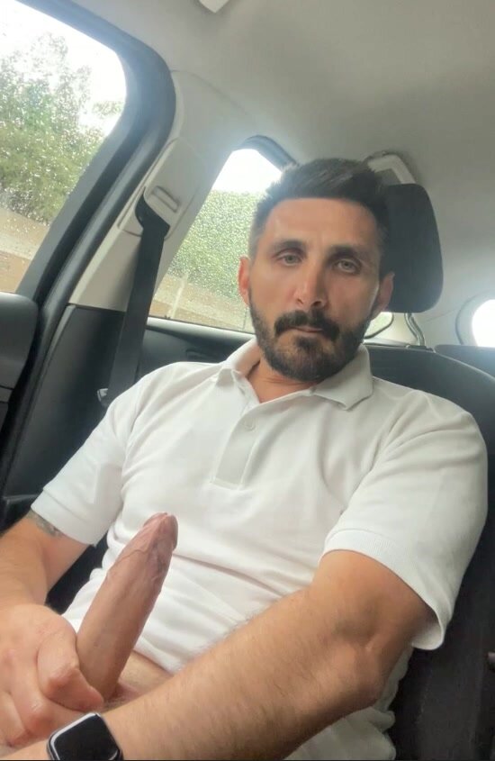 Car Wank on Busy Road