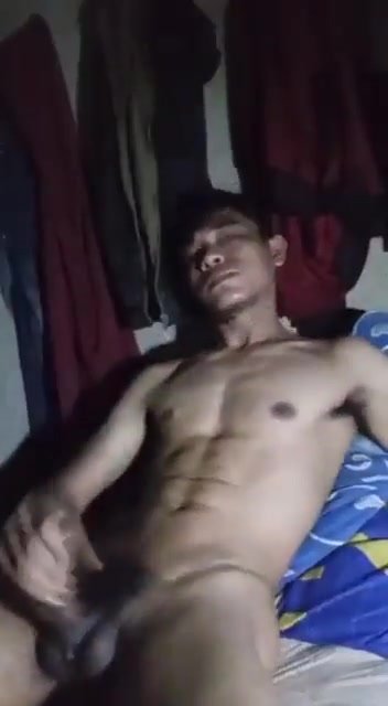 Indonesian Daddy Curved Big Dick Jerk Off In Bed Auf Deutsch