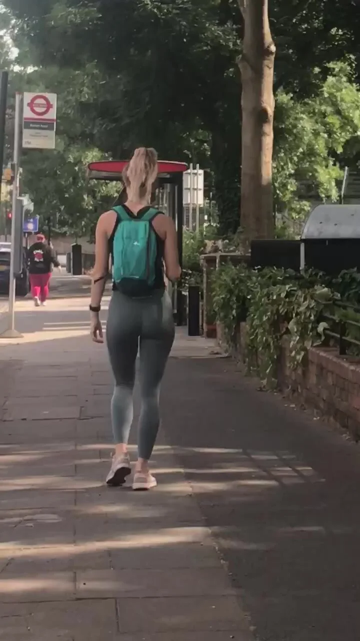 Sexy blonde pawg walking in leggings - ThisVid.com