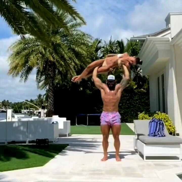 huge bodybuilder uses his tiny wife to workout