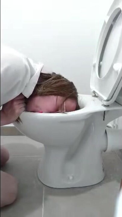 mae makes out with her toilet and eats toilet paper