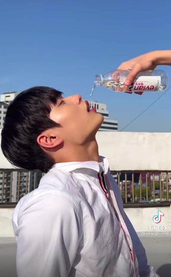 Idol Drinking Water 1