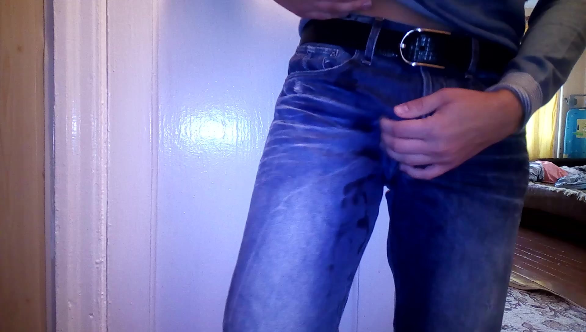 Jeans piss - video 30