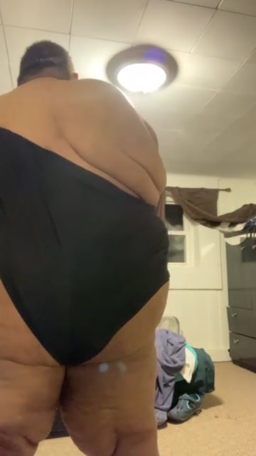 Super chubby wedgie