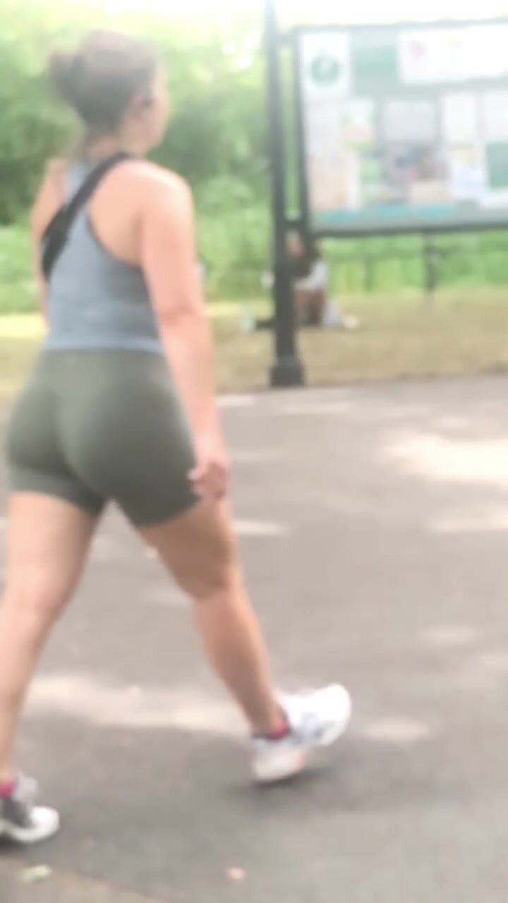 SUPER PAWG WALKING IN HOTPANTS