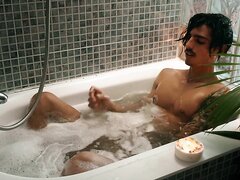 Ripped Euro guy's pleasurable bath time