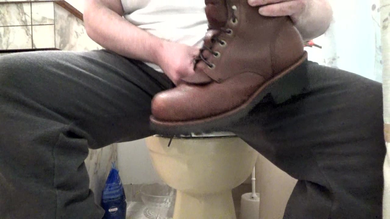 Huge Cumshot on my Work Boots