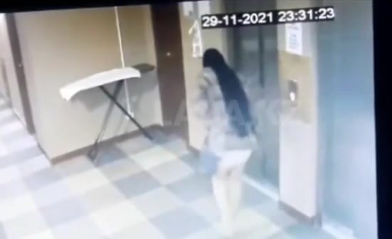 Girl urinate in front of the lift