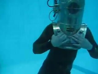 Helmet divers going barefaced underwater again