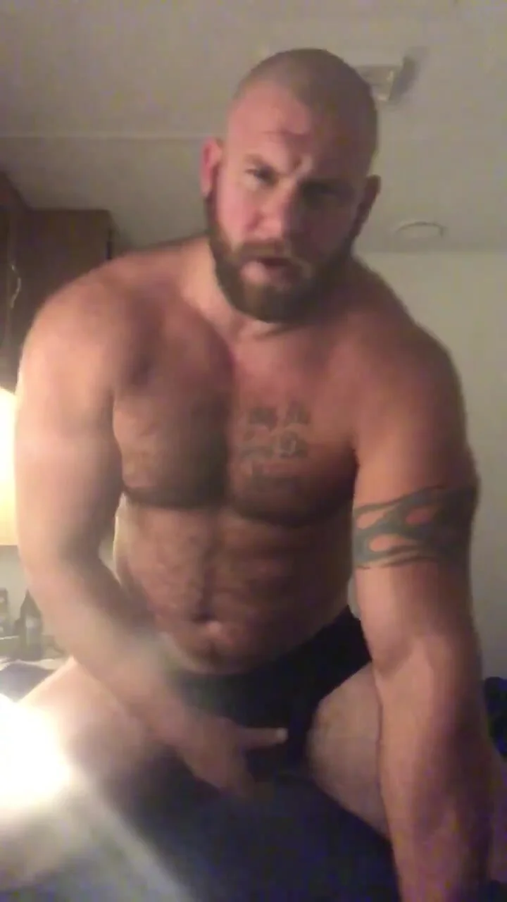 Daddy sends you this on grindr - ThisVid.com