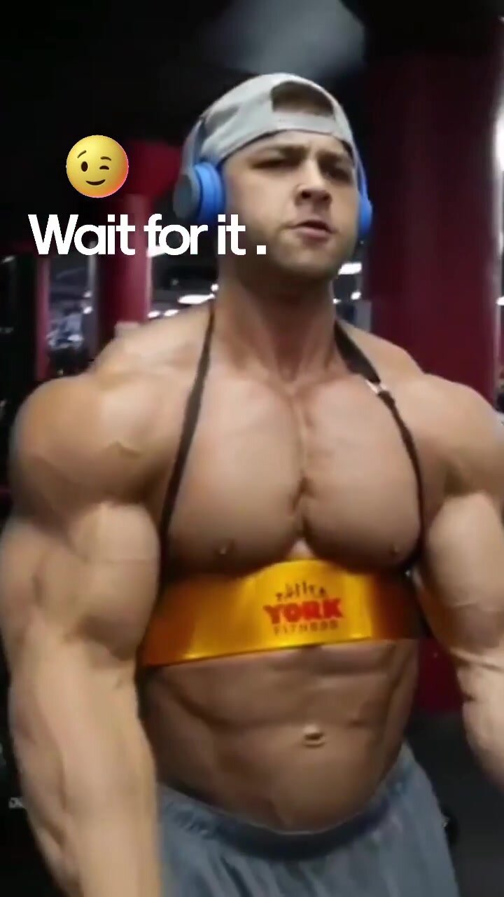 bodybuilder does a tight workout, massive pecs