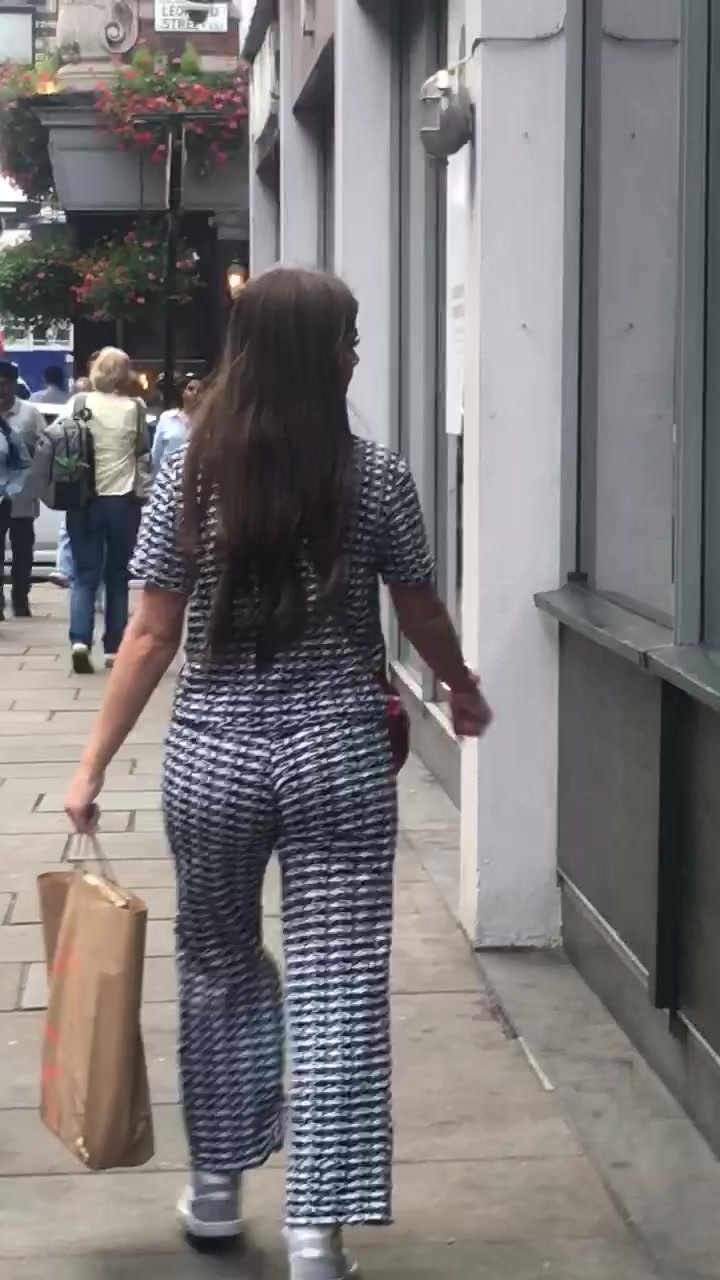 Milf ass walking in the city