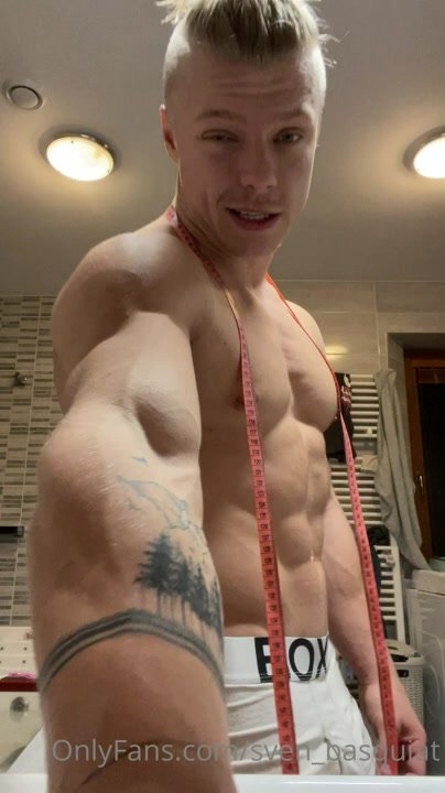 Perfect ripped boy - video 3