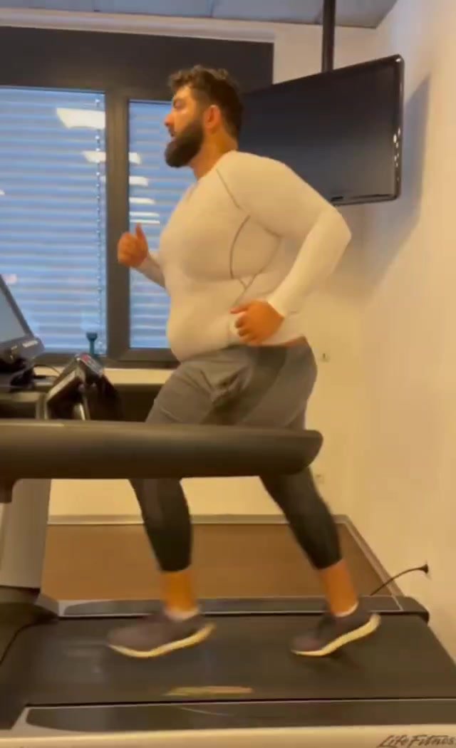 Faisal slow mo belly on treadmill