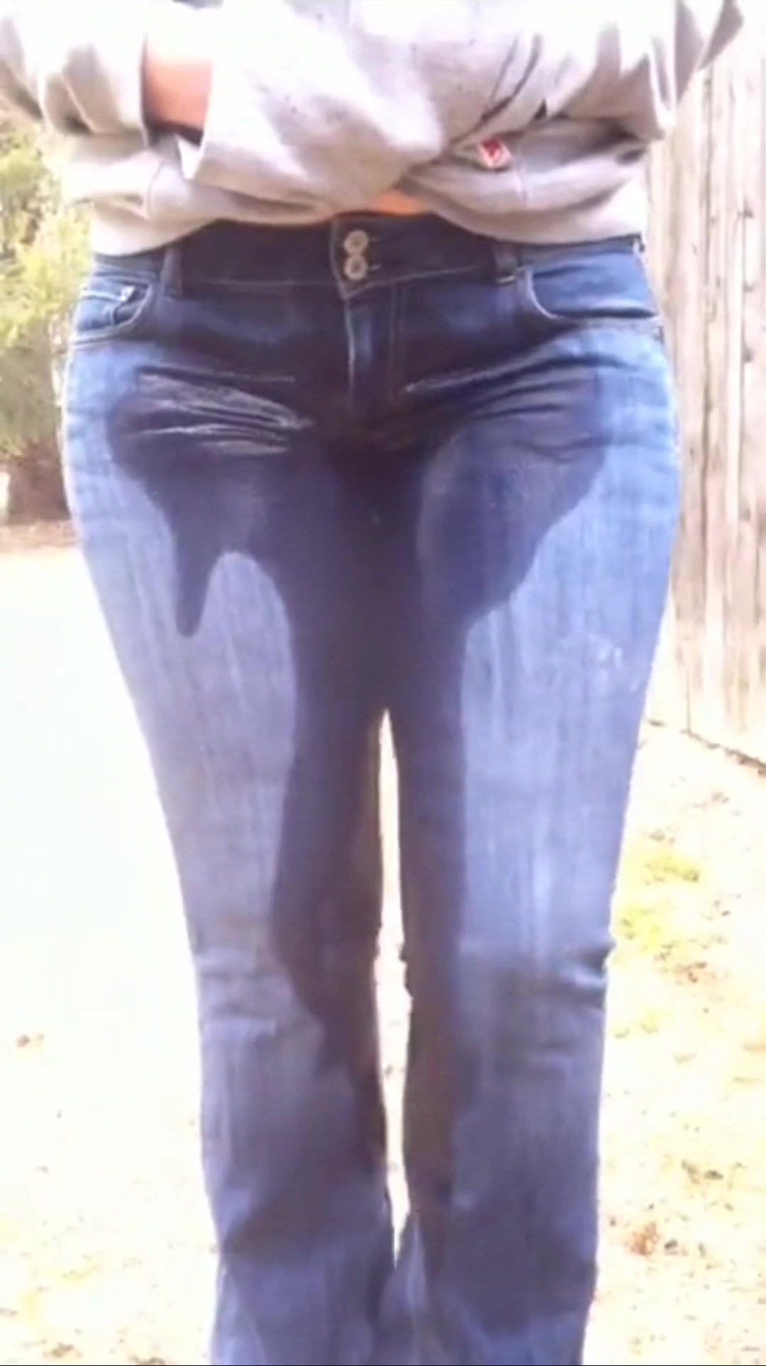 Pissing in jeans - video 5