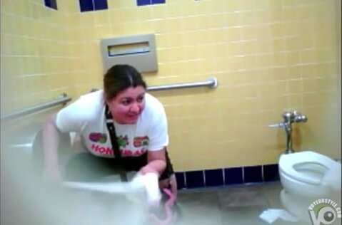 Latina takes a quick pee in public toilet