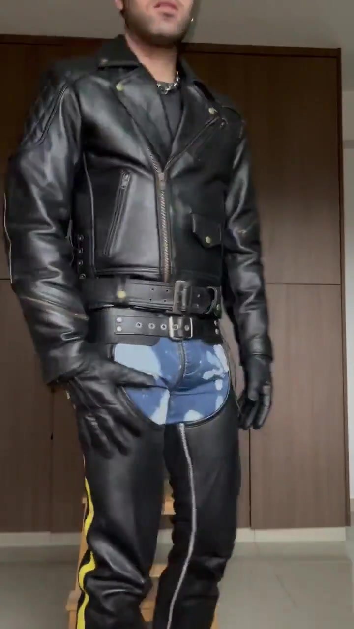 Sexy leather men