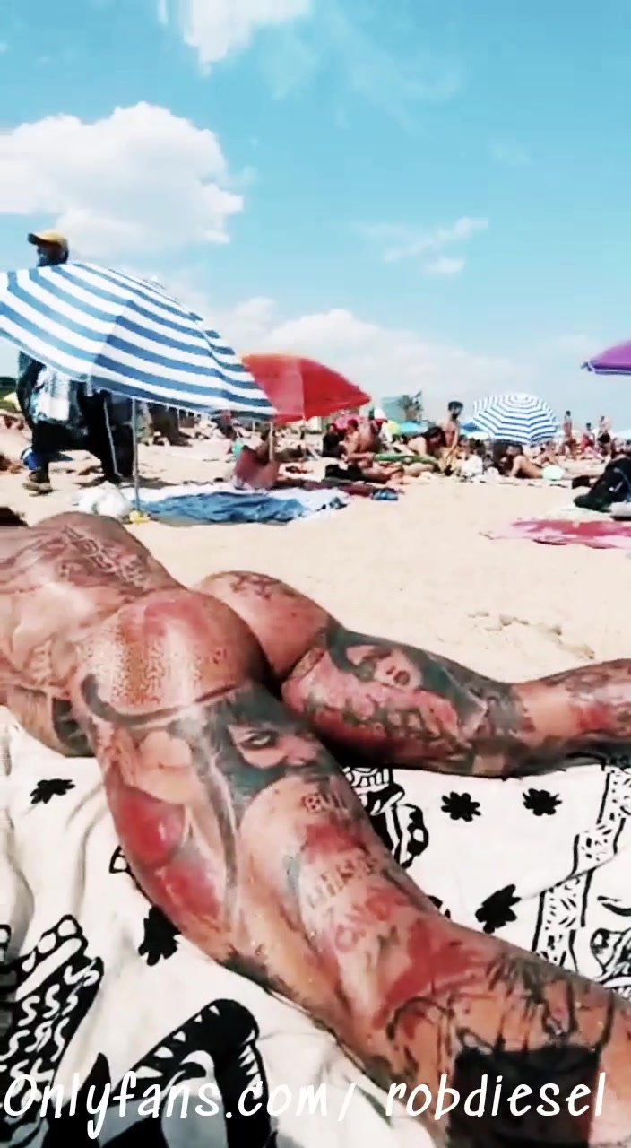 Voyeur Rob Diesel nude beach