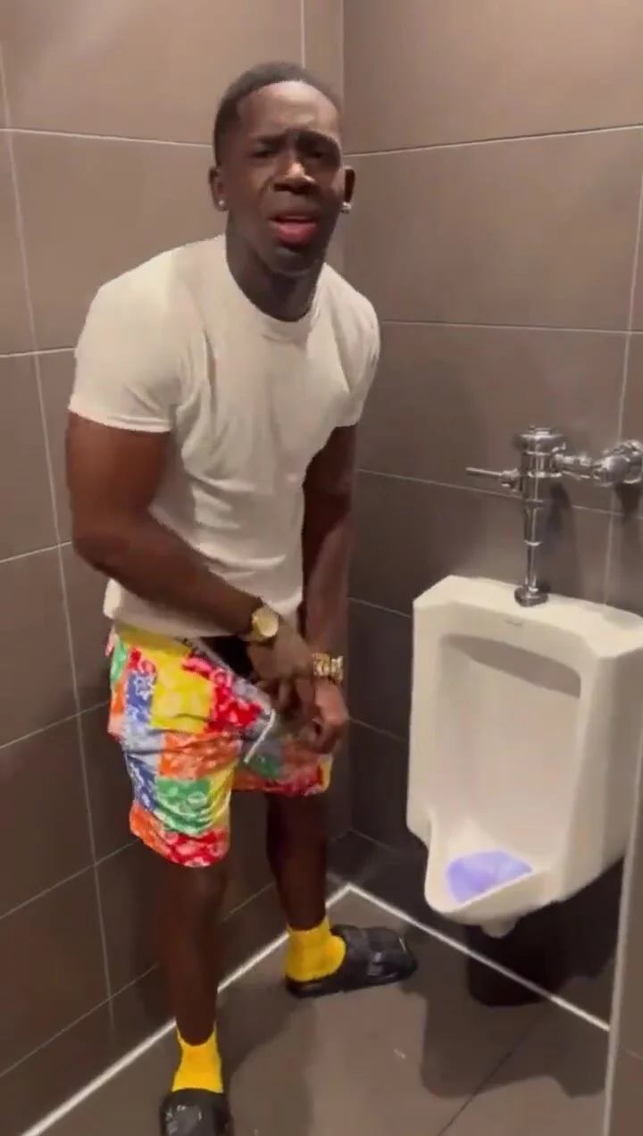 Urinal spy: Caught pissing - video 12 - ThisVid.com