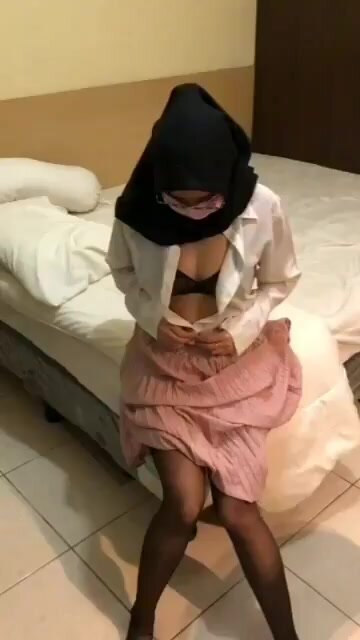 Hijab Slut fuck show