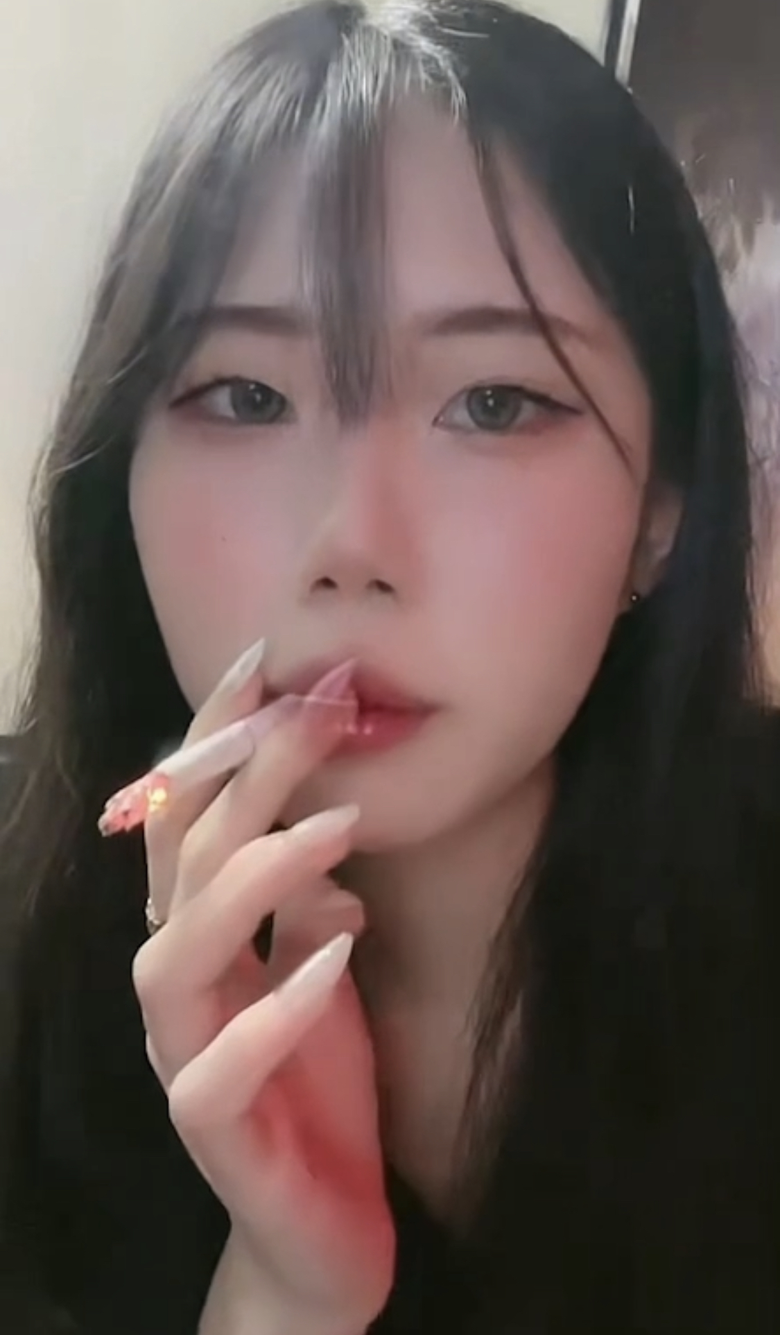 Korean smoking spit - video 4 - ThisVid.com