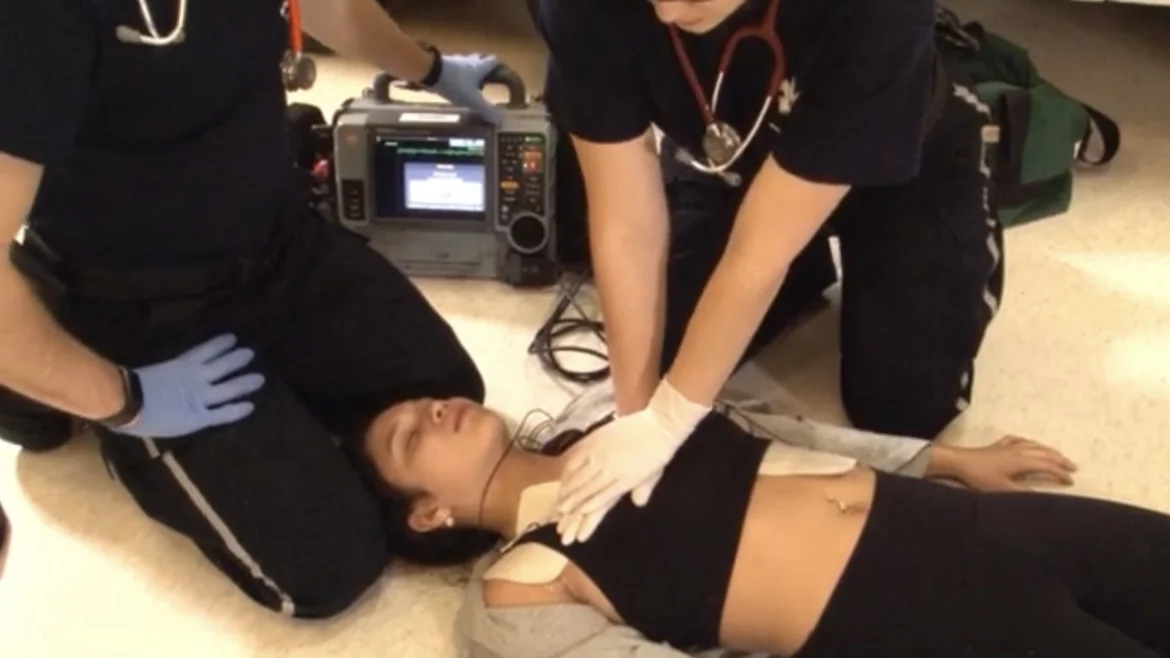 Cpr and defib on Spanish woman ThisVid com 