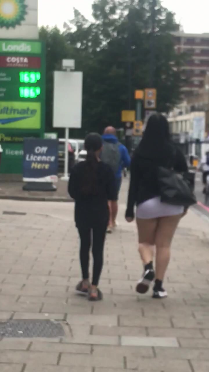 Sexy ass in public - video 2