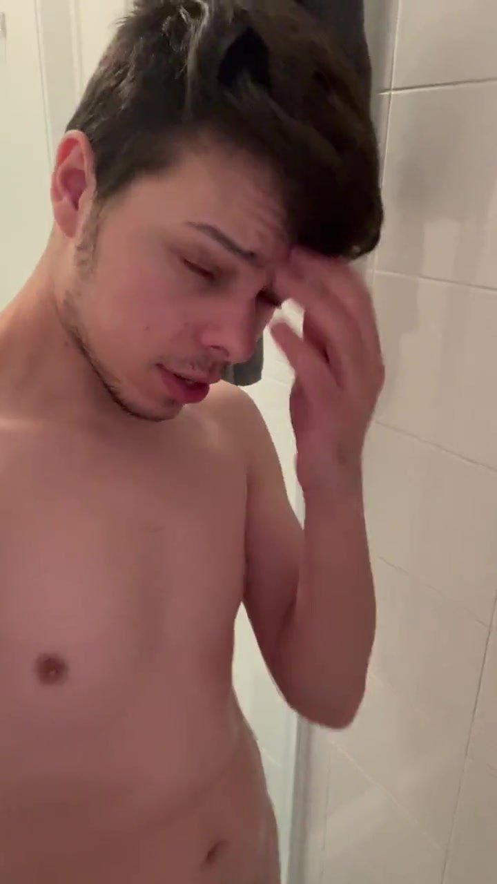 Cute twink pissing in the shower