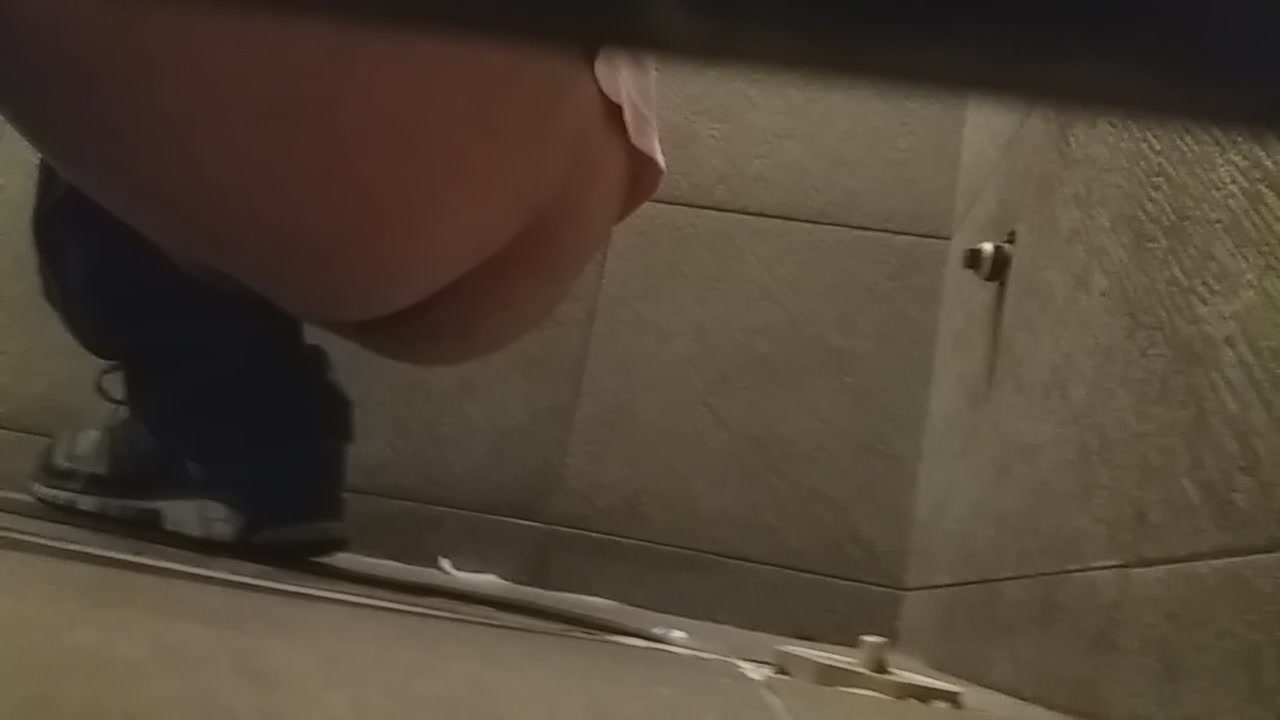 toilet spy - video 139