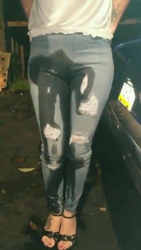 Hot girl pee jeans - video 2