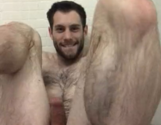 Sexy otter shows ass and start to piss
