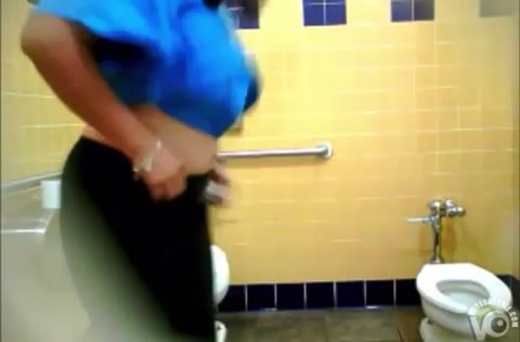 Latina uses public toilet - video 2