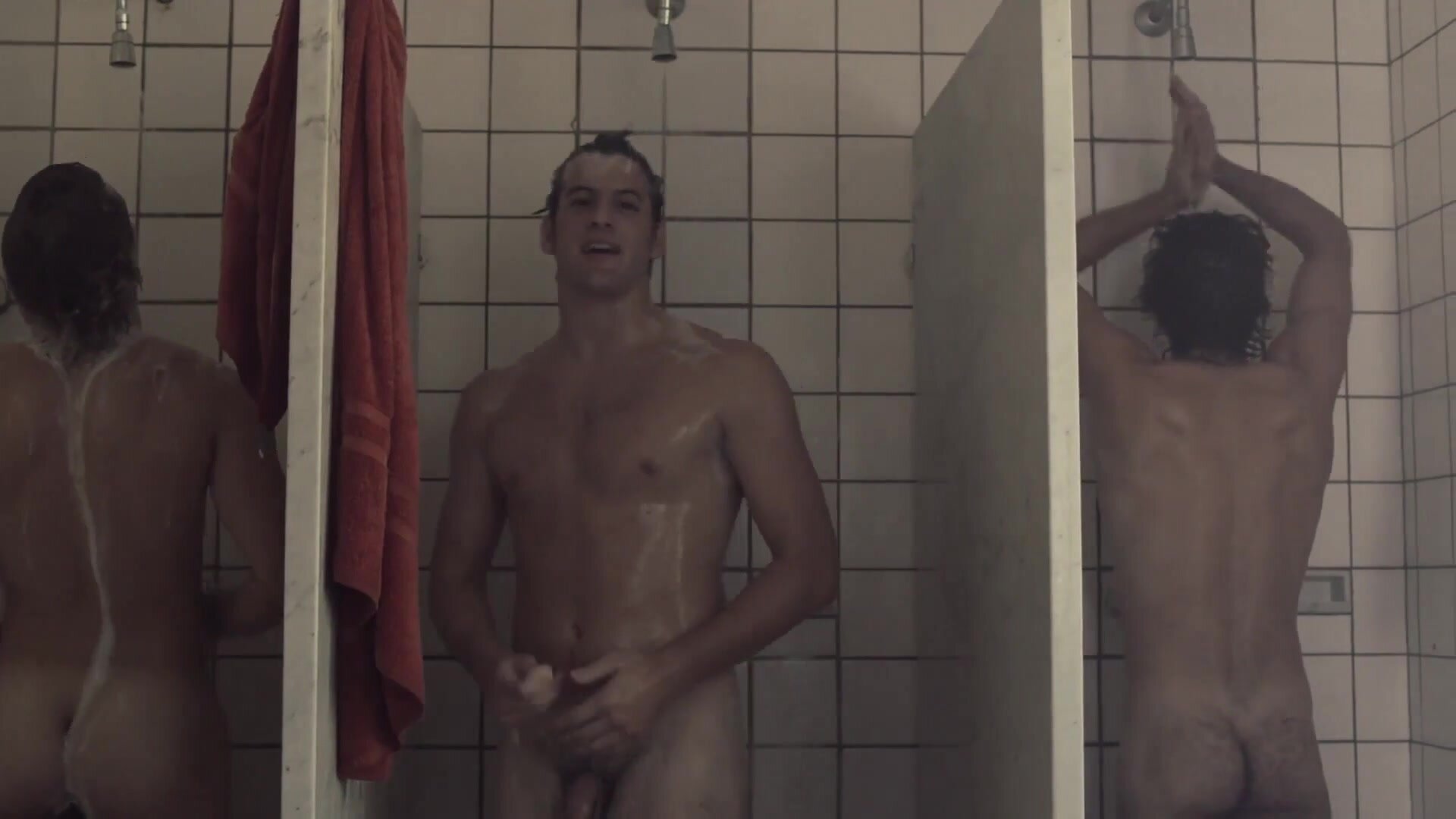 Naked actors in shower - Hist0ri@ d3 un Cl@n episode 1