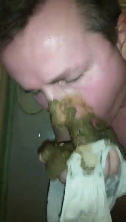 Hot guy devouring shit log