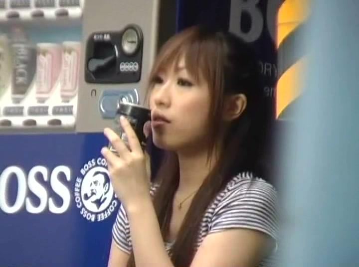 Japanese girls taking emergency shits in public - video 4