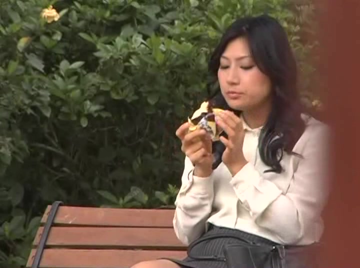 Japanese girls taking emergency shits in public - video 5