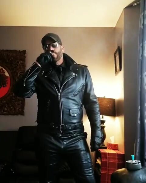 Leather master smoke - video 2