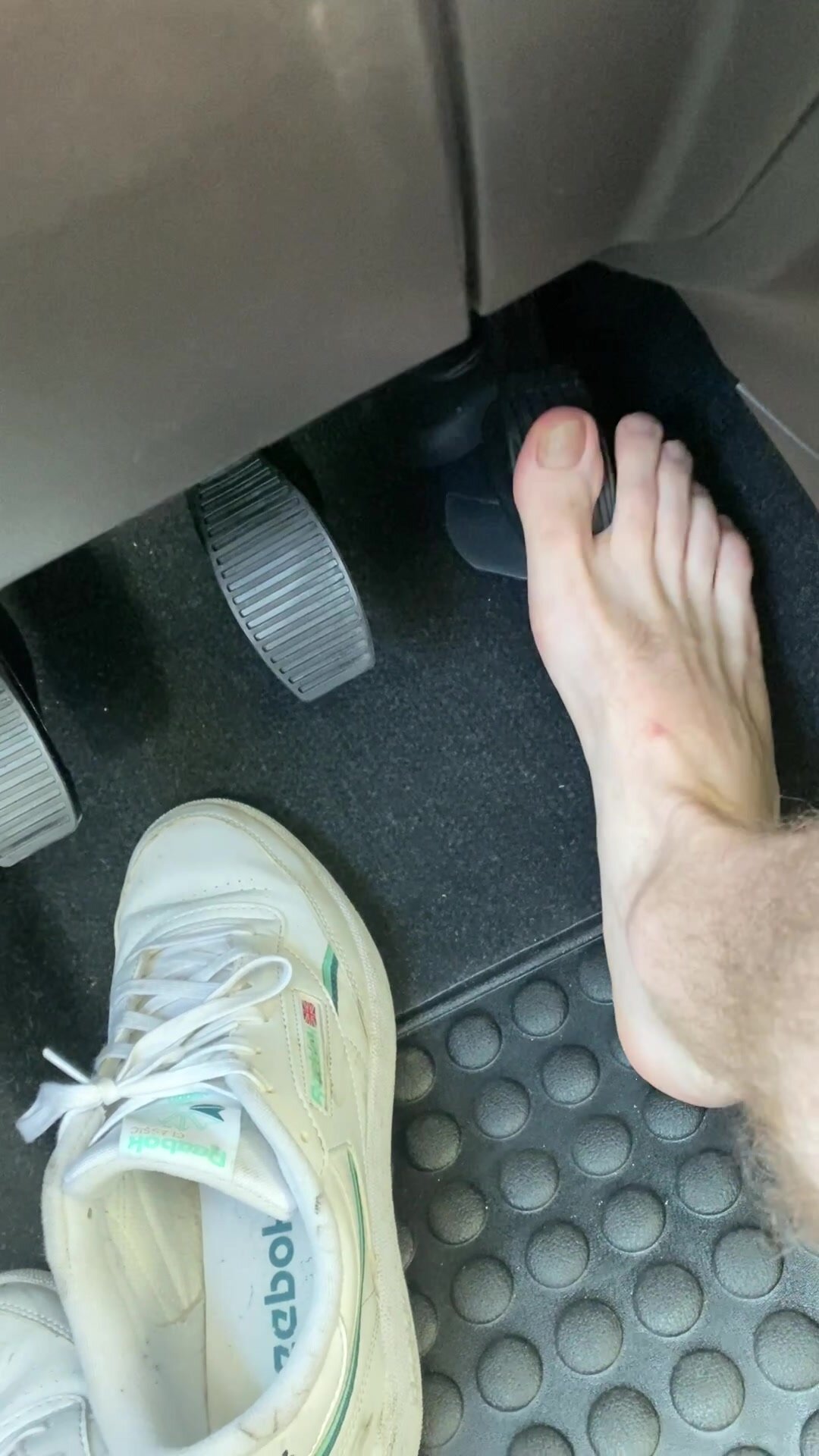 Revving hard Fiat 500 in Reebok and barefoot