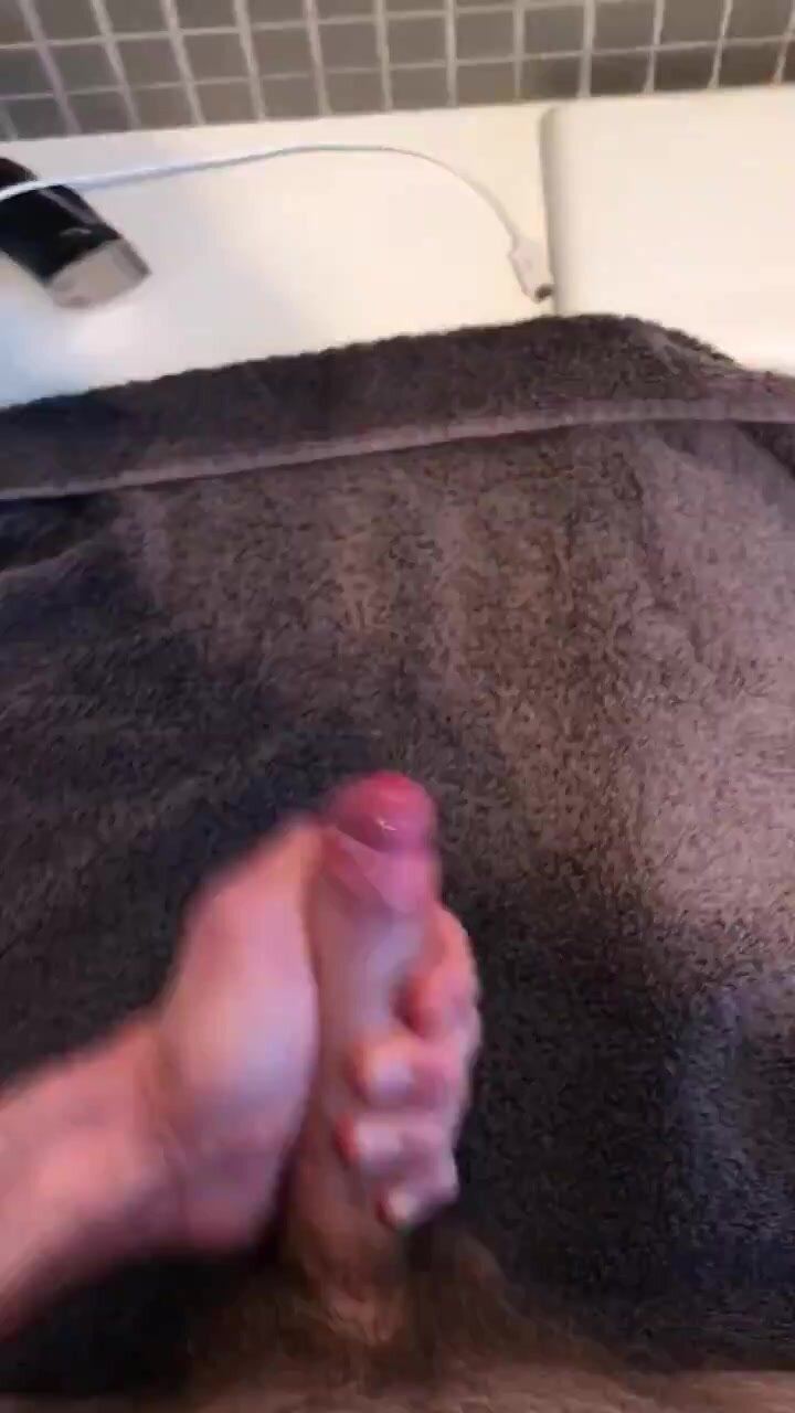Hairy Aussie Cock Cums