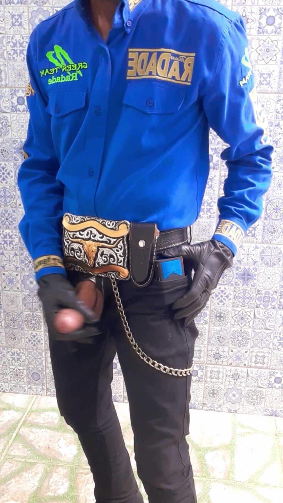 Cowboy smoking marlboro blue with big buckles
