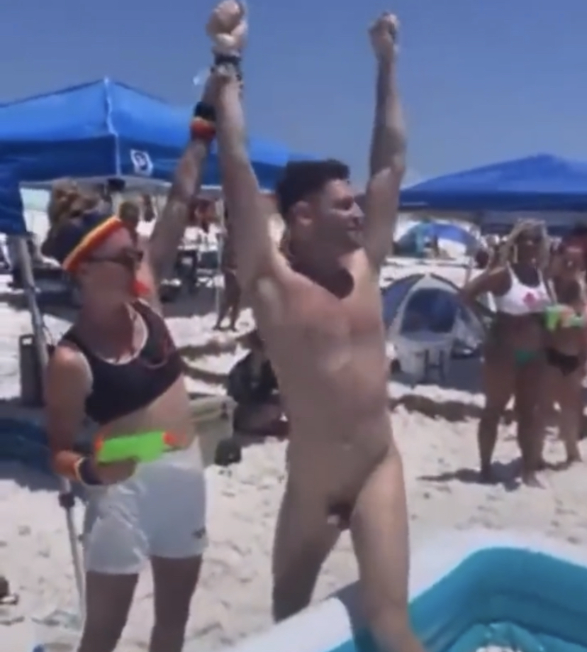 CFNM: Beach nude wrestling CMNM - ThisVid.com