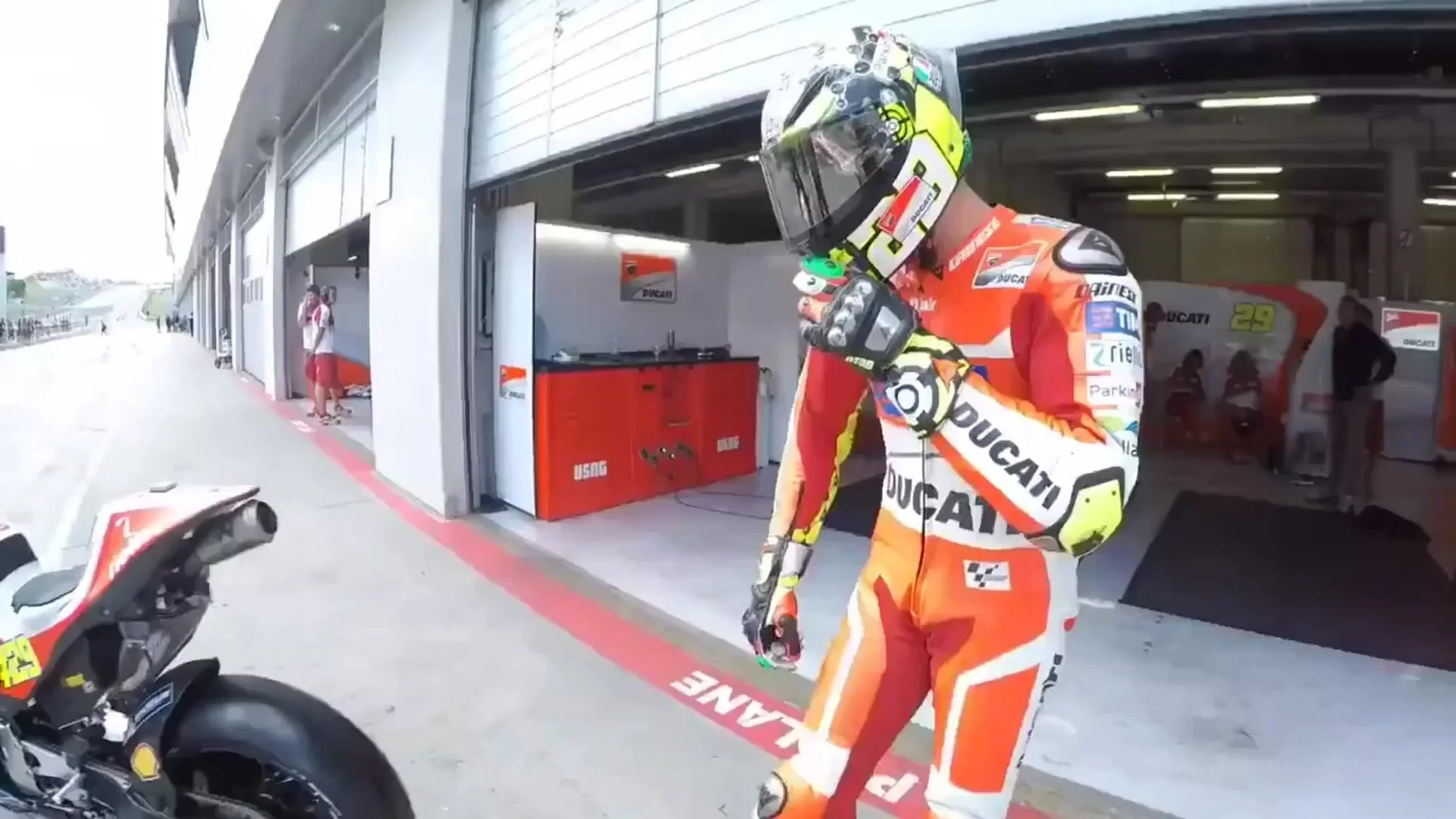 Italian MotoGP rider - ThisVid.com em inglês