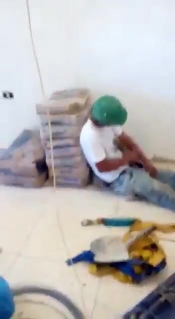 Se pajea en el trabajo